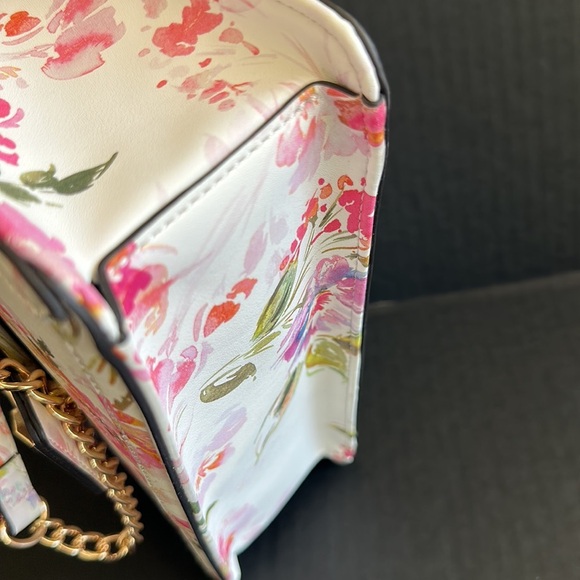 New GUESS Kavet Floral Crossbody - Picture 11 of 13